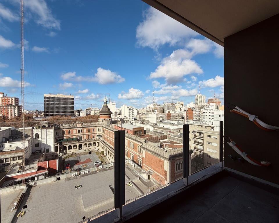 Venta apartamento 1 dormitorio al frente en Cordon a estren