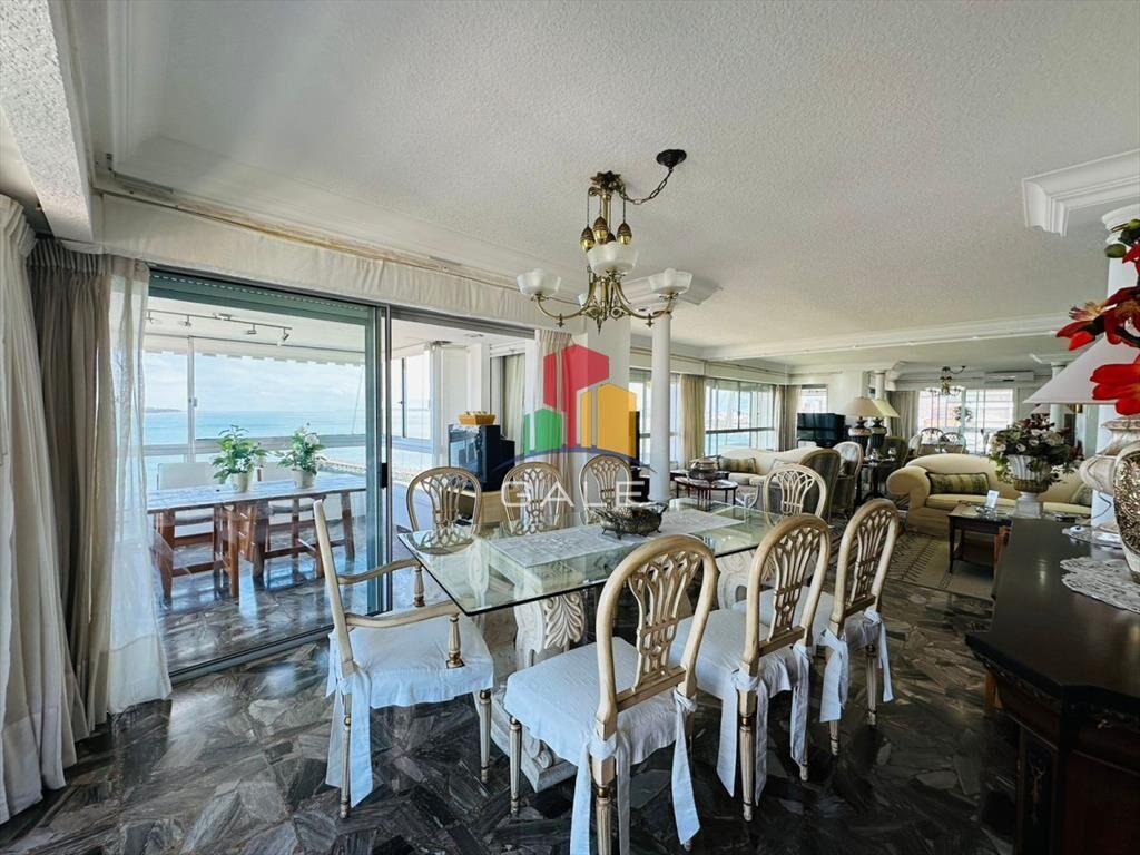 Apartamento reciclado, primera linea playa mansa,