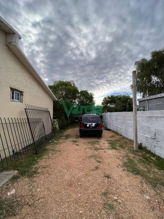 Una casa y dos aptos en venta en Salinas ideal