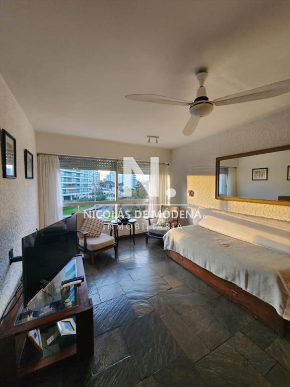 Departamento de 1 dormitorio en venta en complejo