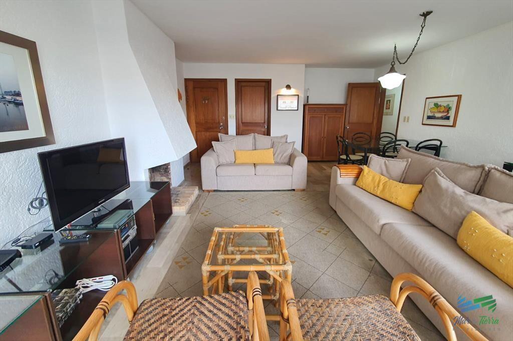 En venta apartamento 3 dormitorios con parrillero propio y