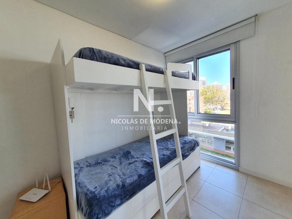 Departamento en venta de tres dormitorios dos baños Playa