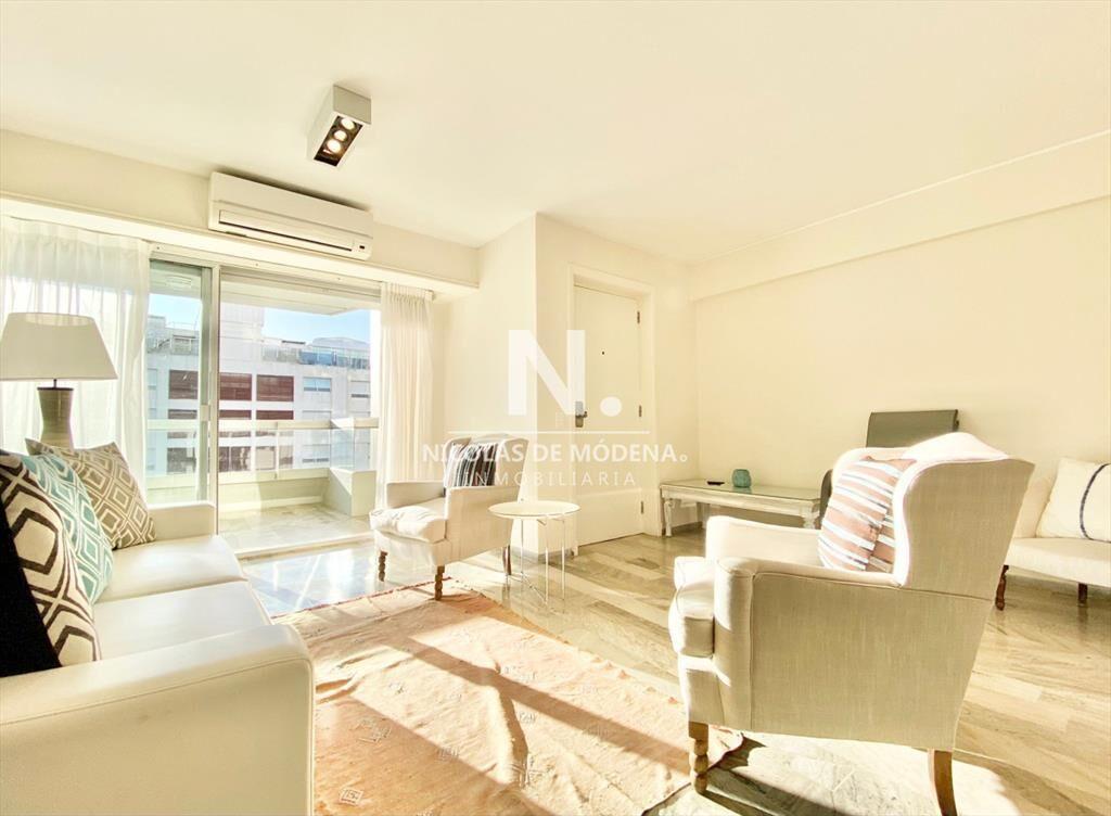 Apartamento de tres dormitorios en venta, Punta del Este