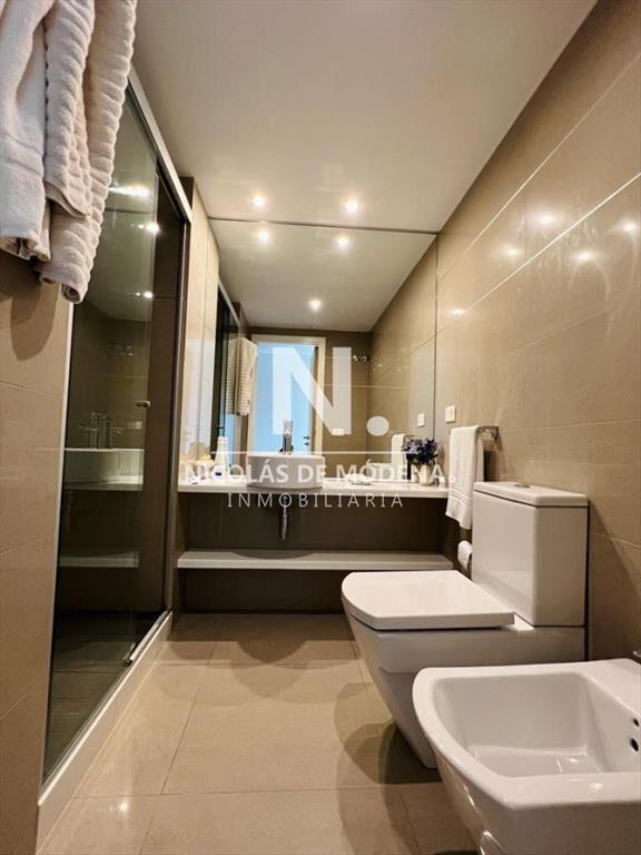 Vende impecable apartamento de 3 dormitorios, con