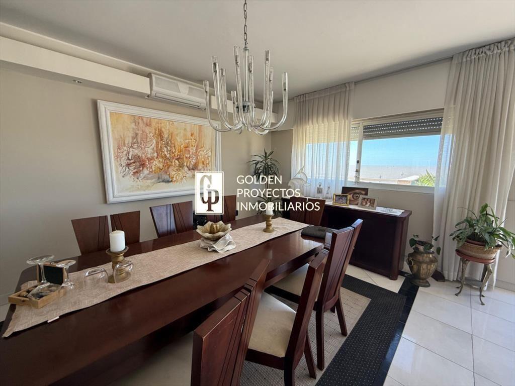 Penthouse en venta de dos dormitorios en Rambla