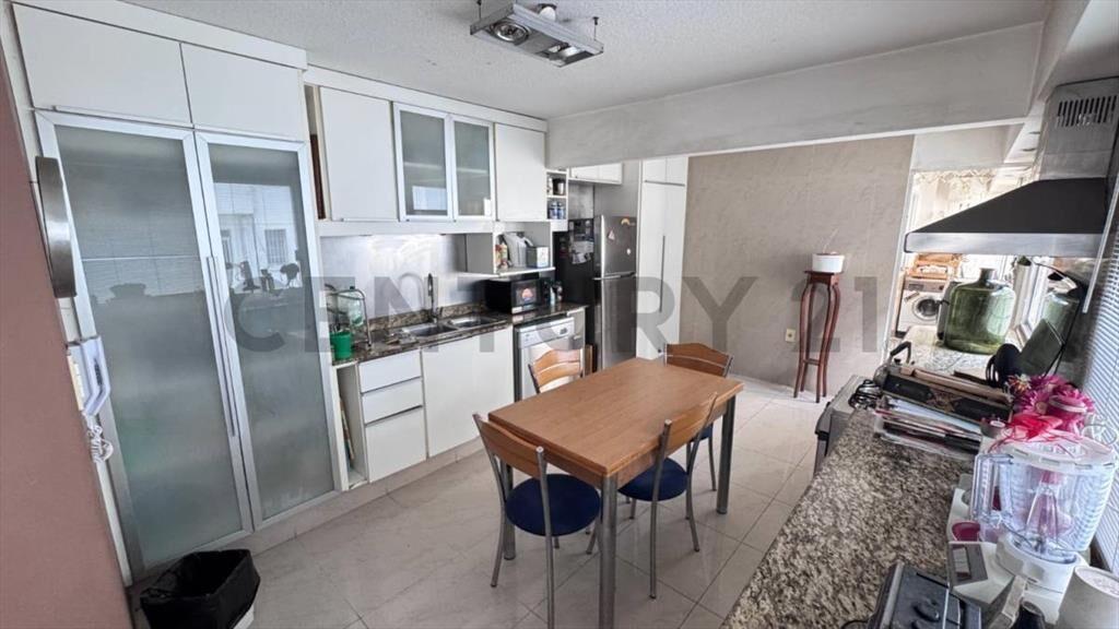 Apartamento PISO entero a mts de Rambla de Punta Carretas...