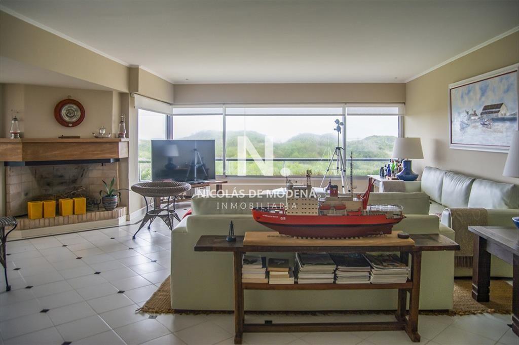 Espectacular departamento de 4 dormitorios en al