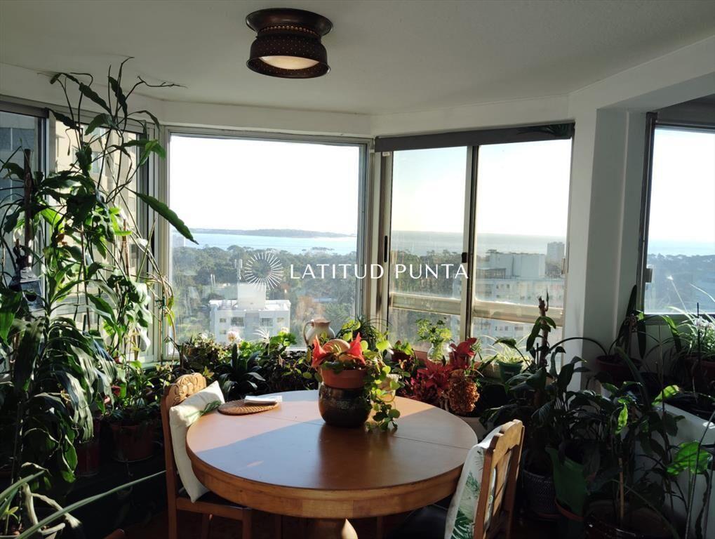 Apartamento en Roosevelt, 3 dormitorios más