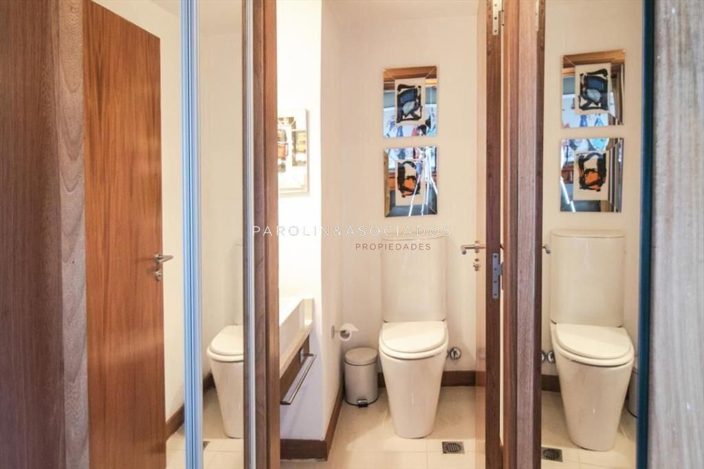 Excelente apartamento en venta en edificio Punta