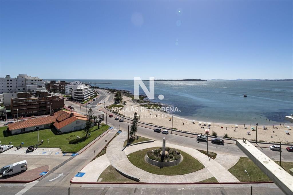 Hermoso Departamento en venta frente al mar.