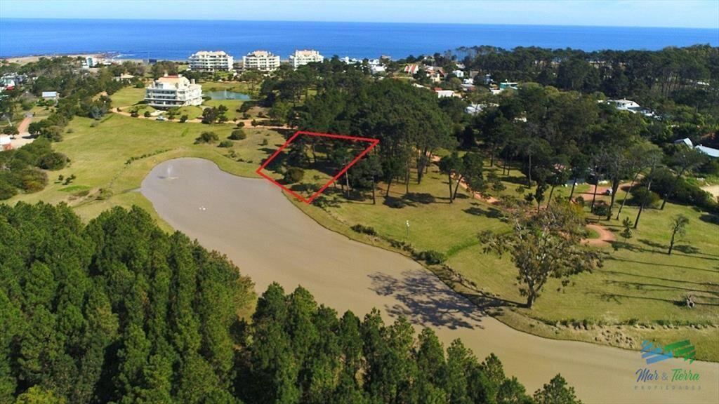 Venta del terreno en barrio privado Punta del