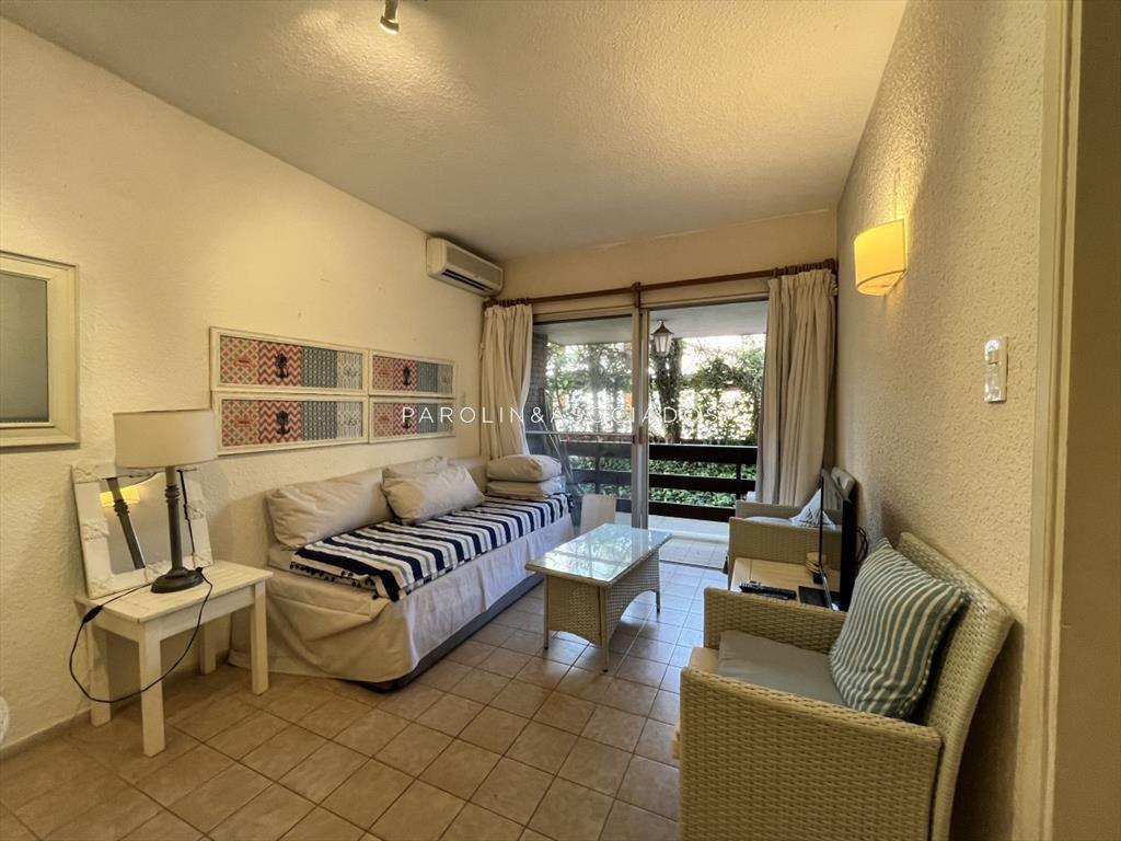 Departamento en Venta de 2 Dormitorios en Playa Mansa, Punt