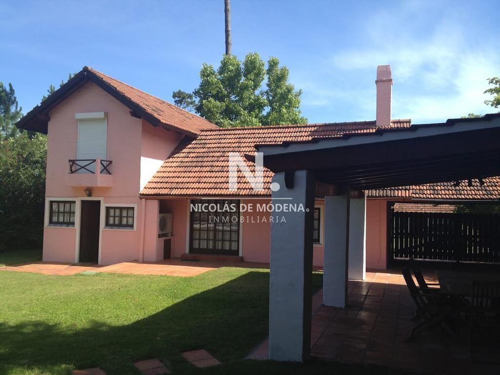 Casa de 4 dormitorios con piscina en pinares para