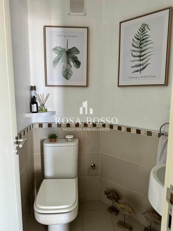 Amplio apartamento en Venta de 3 dormitorios y en