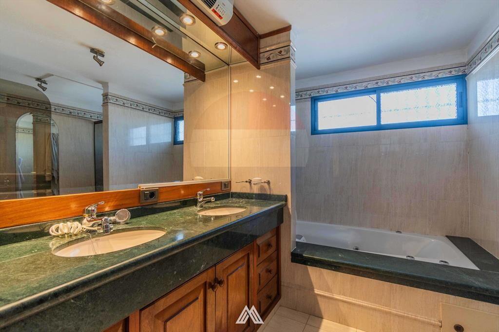 Venta de gran residencia de 4 dormitorios en Pando