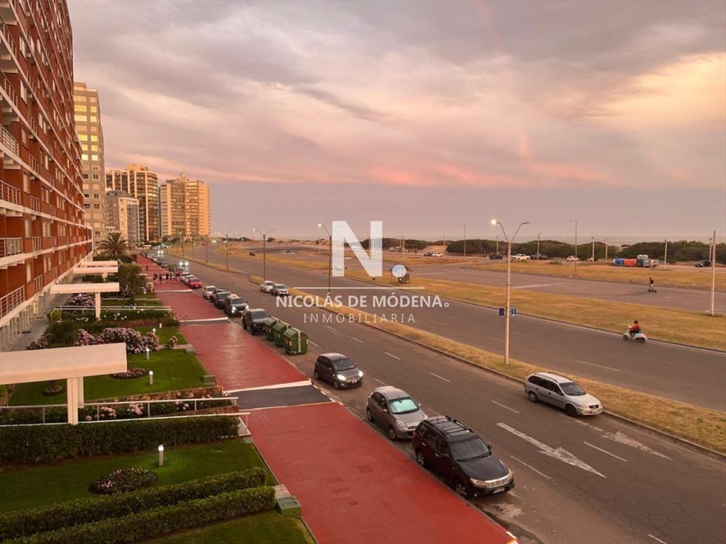 Apartamento en primera linea de playa brava en alquiler tem