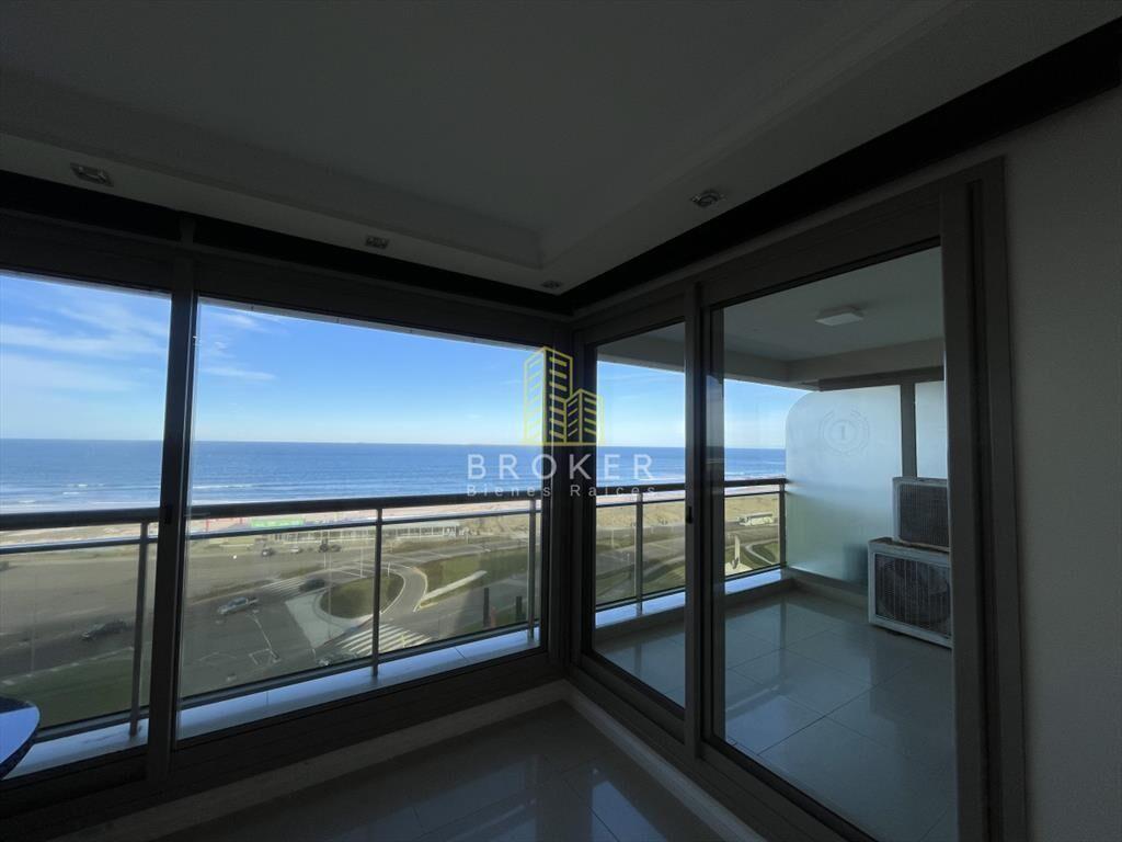 Apartamento de 3 Dormitorios Vista al Mar en del