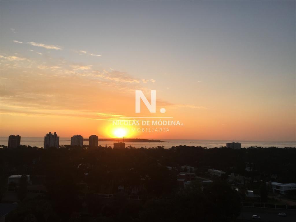 Apartamento de 2 dormitorios en Torre Amadeus con