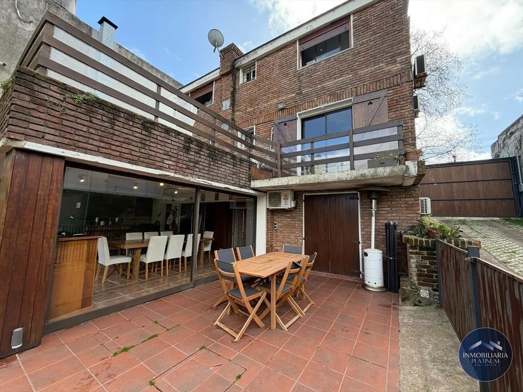 Casa en venta 4 dormitorios c/cochera, Carrasco