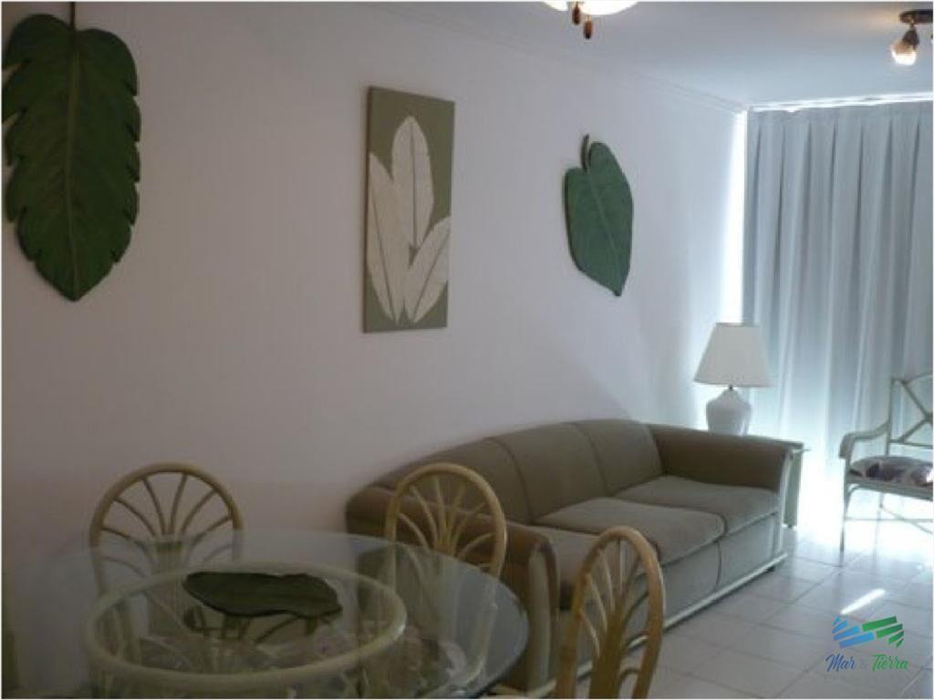 En venta, torre con todos los servicios a una del