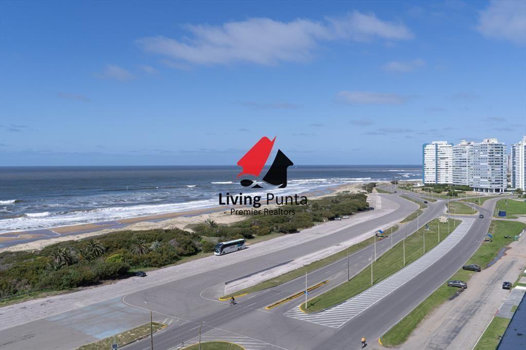 Venta de apartamento de 3 dormitorios y dep. de