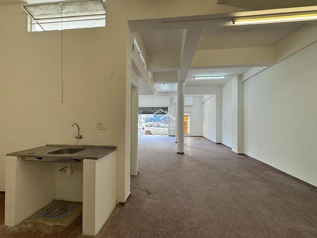 Venta local comercial  Tres Cruces. A dos cuadras de Av. 18