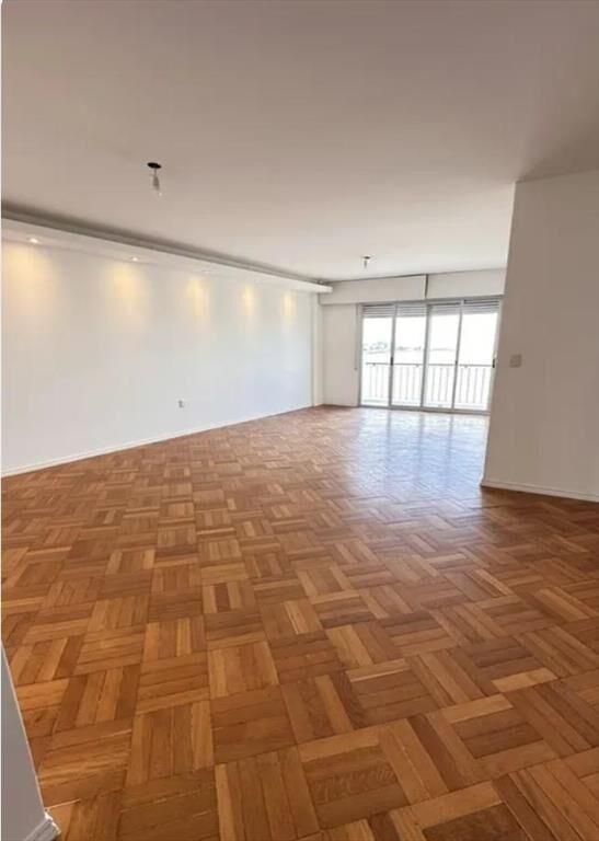 Alquiler Apartamento tres dormitorios dos baños con Vista a