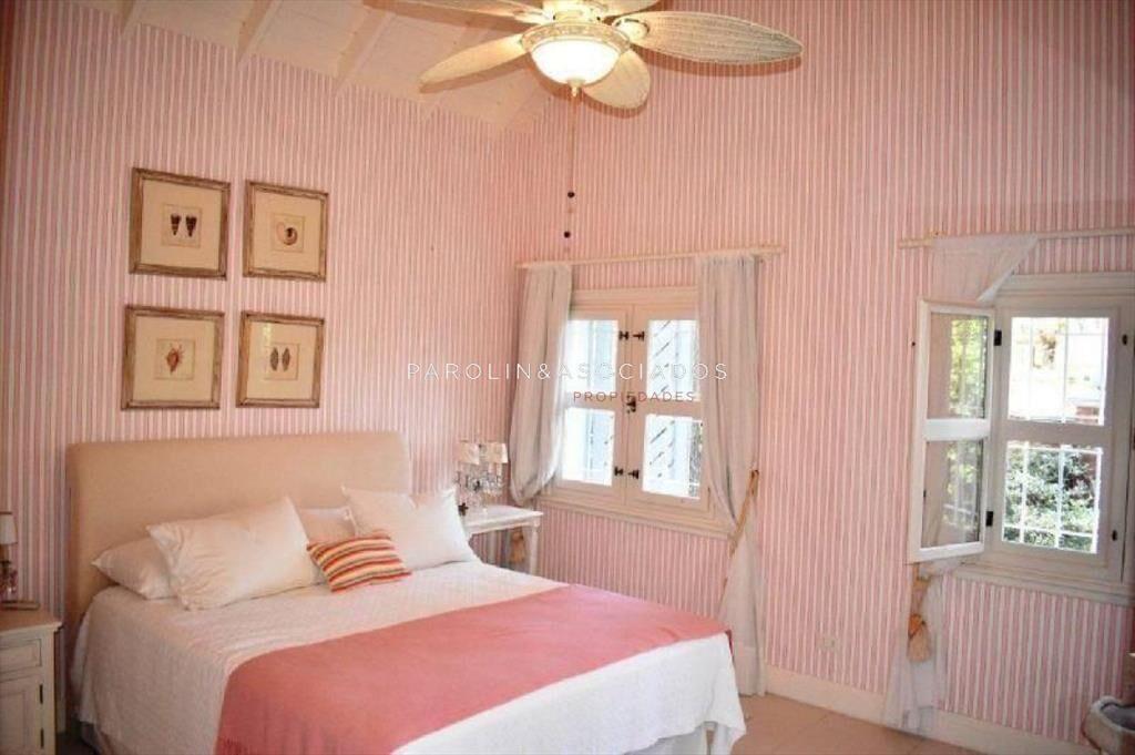 Casa en venta de 4 dormitorios en Beverly Hills,