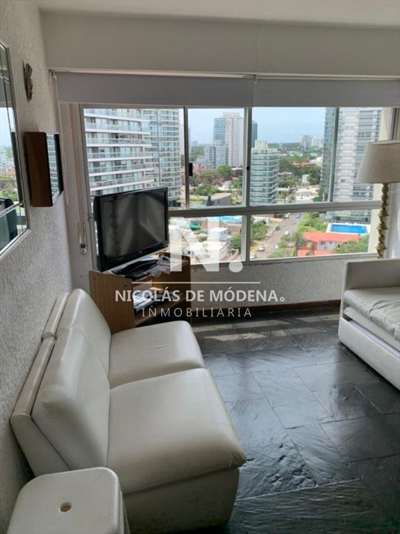Apartamento de 1 dormitorio ubicado en un en de