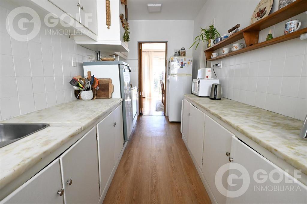Venta de apartamento 3 dormitorios y servicio con Garage en