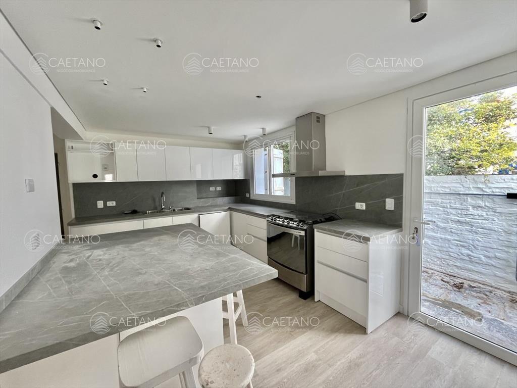 Vende casa 5 dormitorios. PenÃ­nsula, Punta del
