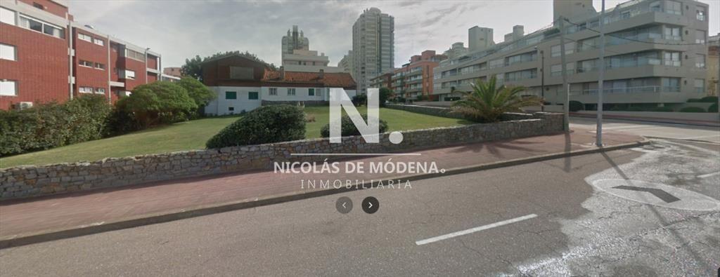 Terreno en primera Linea con vista al mar.