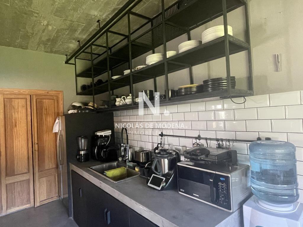 MODERNA CASA EN ZONA COLEGIOS 4 SUITES, BARBACOA