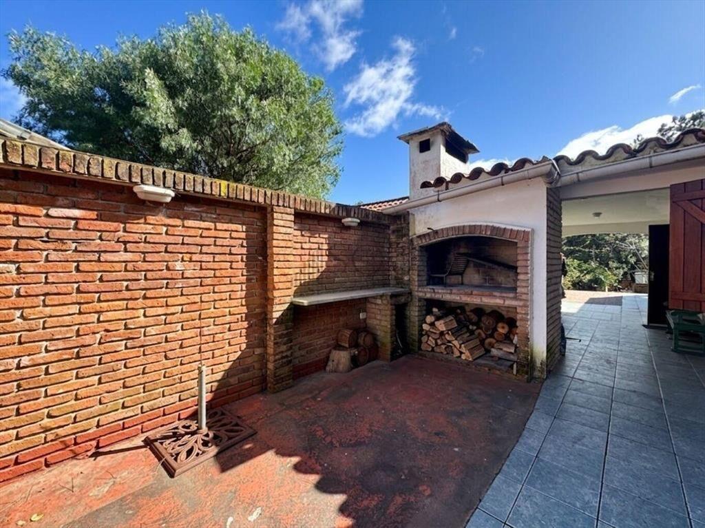 VENTA DE CASA CUATRO DORMITORIOS EN PUNTA COLORADA