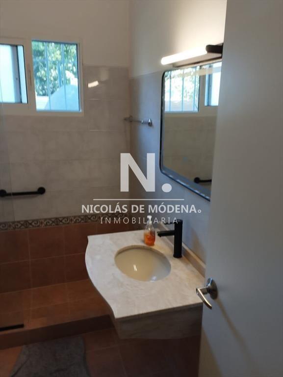 En venta casa en Solanas, de 4 dormitorios con y