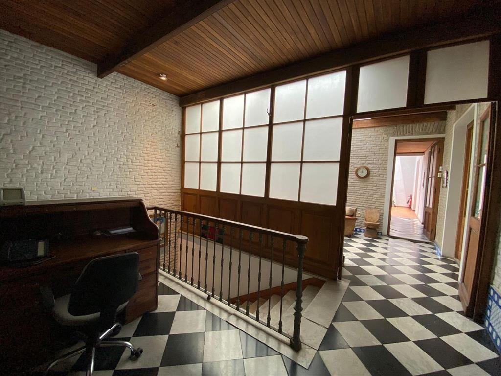 Venta excelente casa con local comercial y subsuelo - Aguad