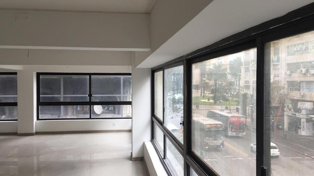 Venta amplia oficina Centro Montevideo City Tower