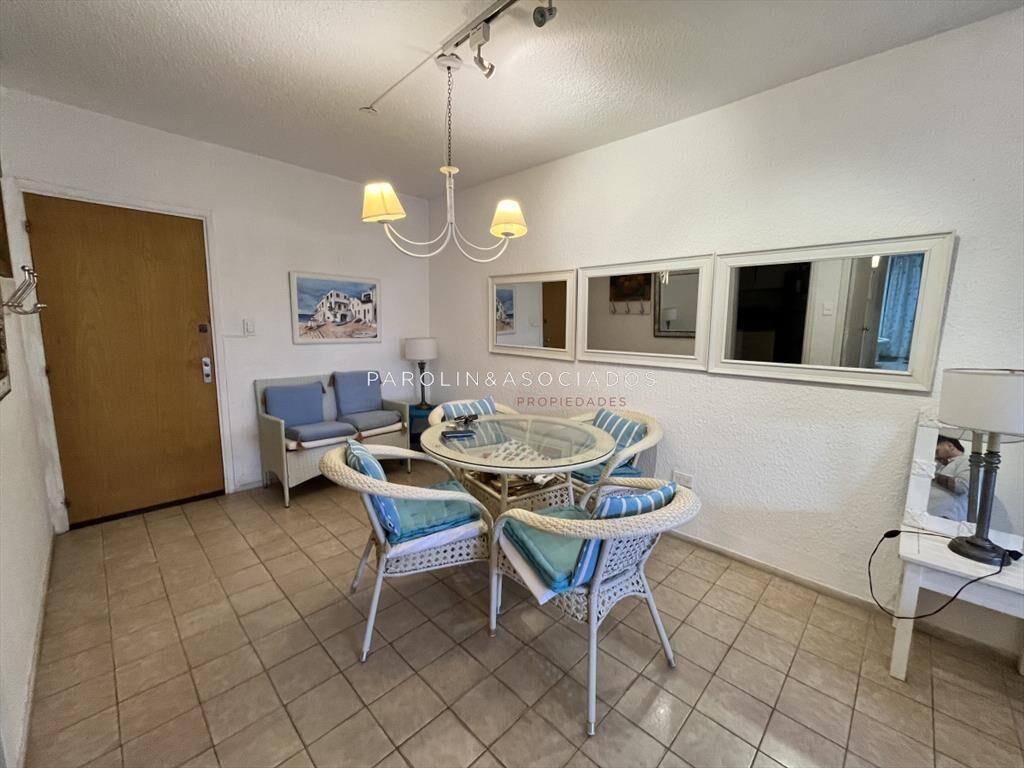 Departamento en Venta de 2 Dormitorios en Playa Mansa, Punt