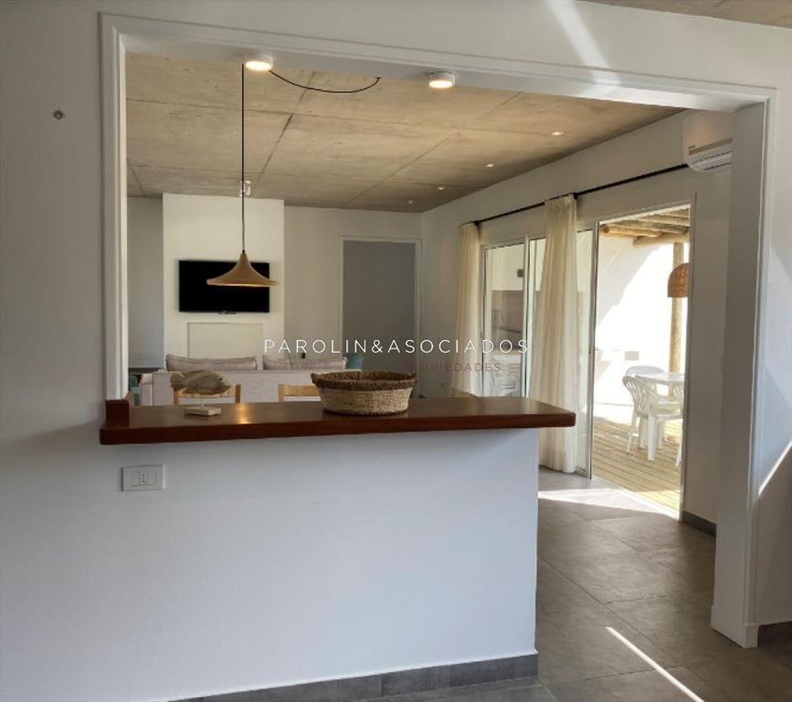 Casa en venta de 3 dormitorios en La Barra, Punta del Este.
