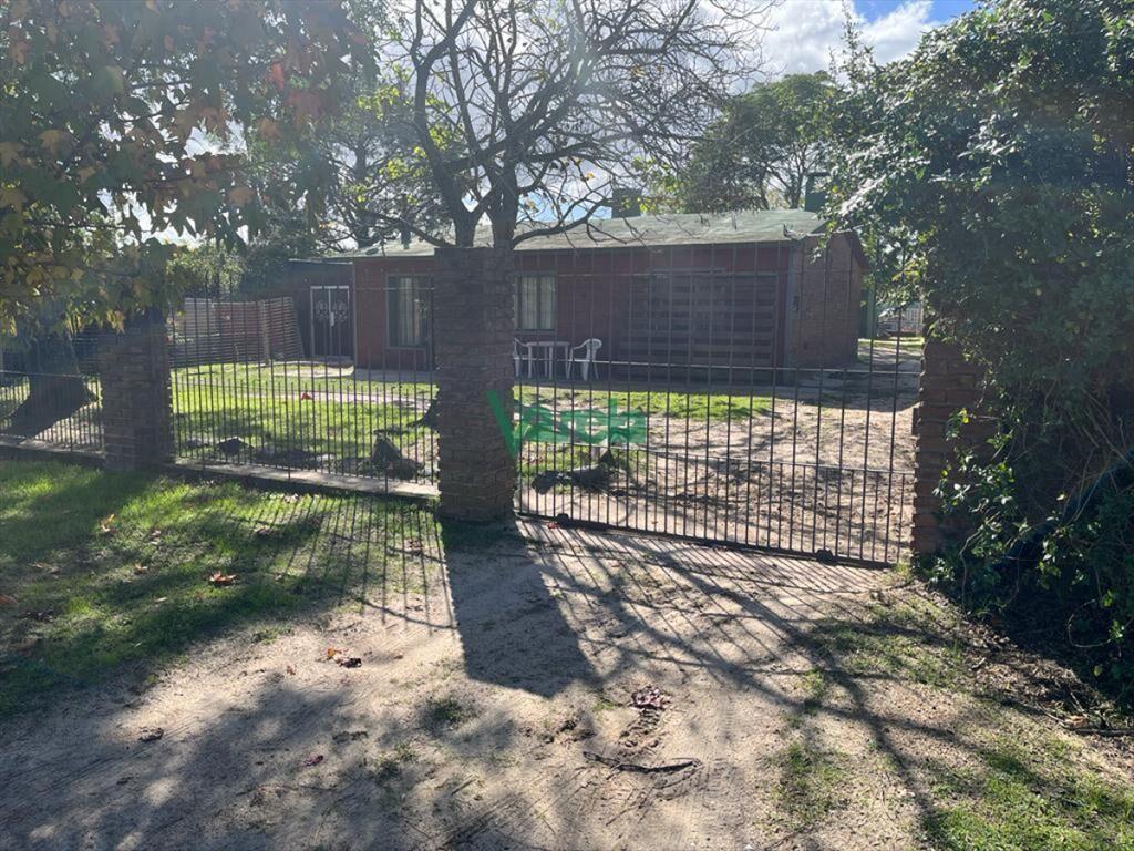 Venta de casa en Pinamar sur, 4 dormitorios, a al