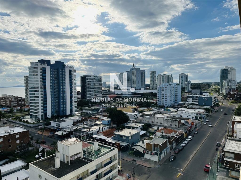 Apartamento en venta de dos dormitorios en Punta del Este