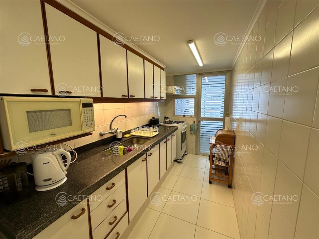 Apartamento de 2 dormitorios y medio en Playa ,