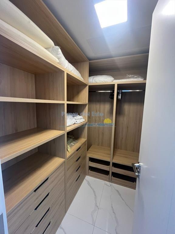 Apartamento en Venta de 3 dormitorios en Punta ,