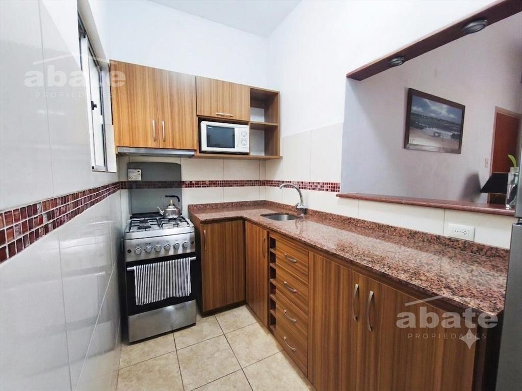 A pasos de la rambla, 1ero x Escalera, 1 dormitorio Balcón