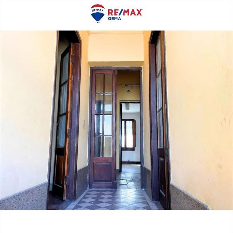 Casa con local comercial en plena Av. España
