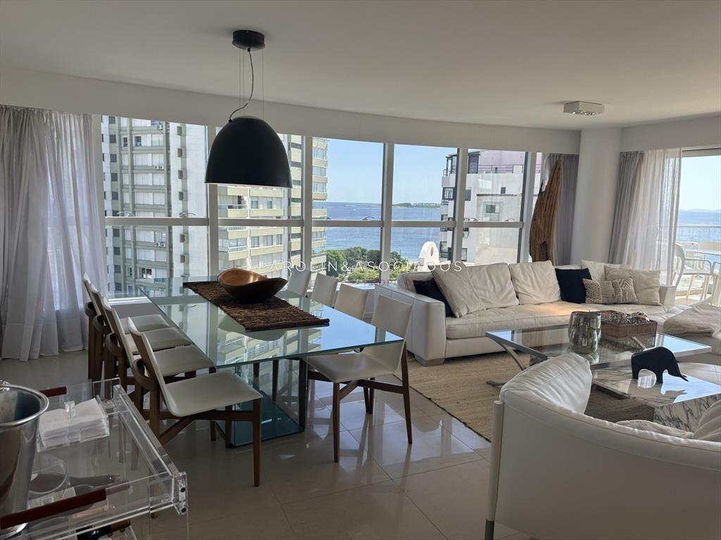 Excelente apartamento en venta en Punta del Este.