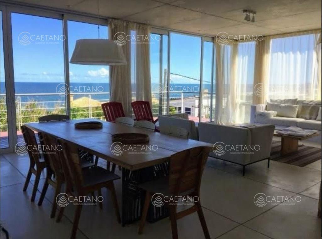 Casa de 4 dormitorios en venta !
