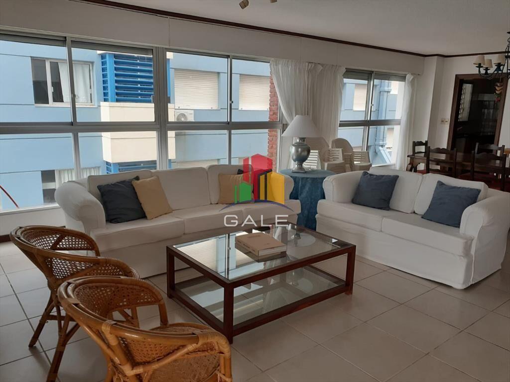 Apartamento en Venta de 3 dormitorios en Punta ,