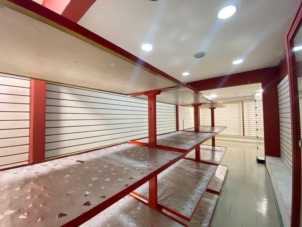 Local Comercial en Alquiler en 18 de Julio y cuareim. plaza
