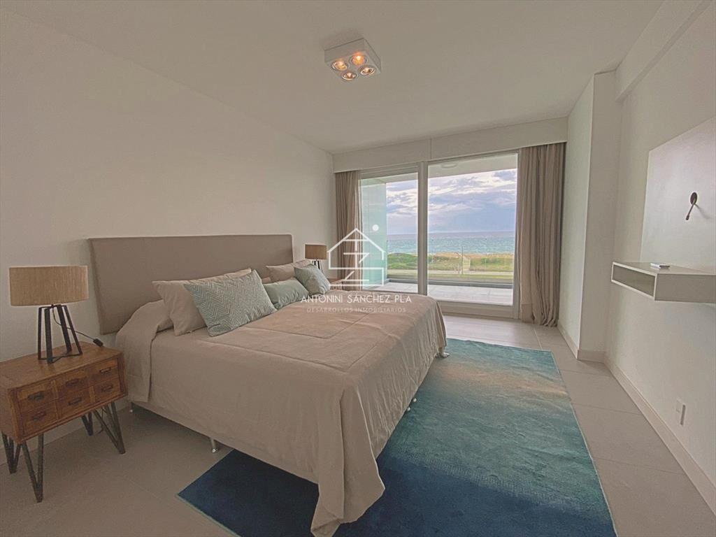 Alquiler apartamento tres dormitorios Punta del